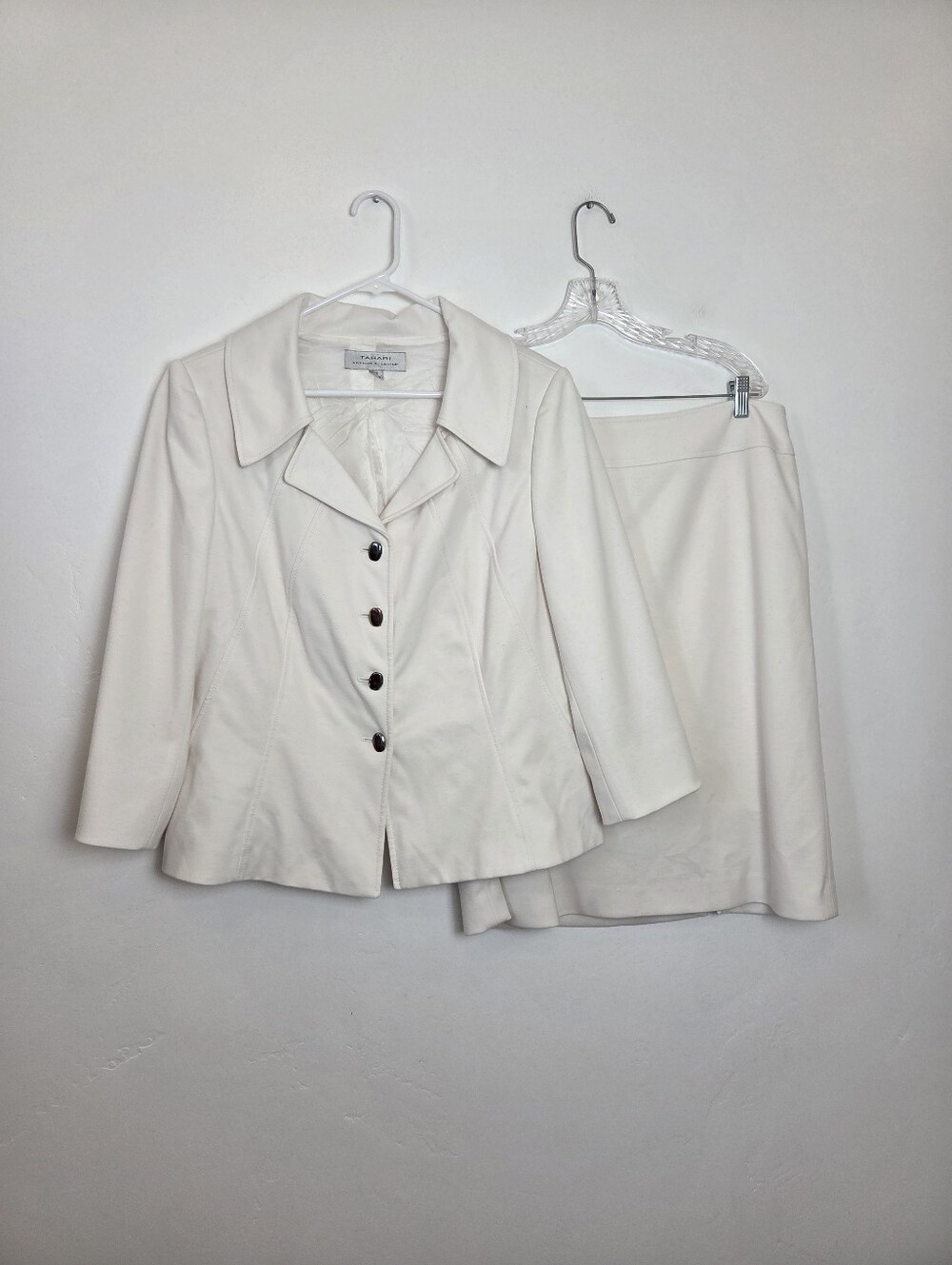 Tahari White Skirt Suit Preppy Church Wedding Bridal Funeral Office Career 16